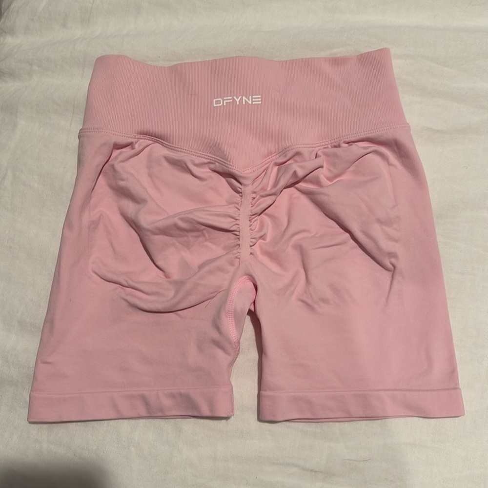 Dfyne dynamic shorts 4.5” size S - Picture 2 of 2